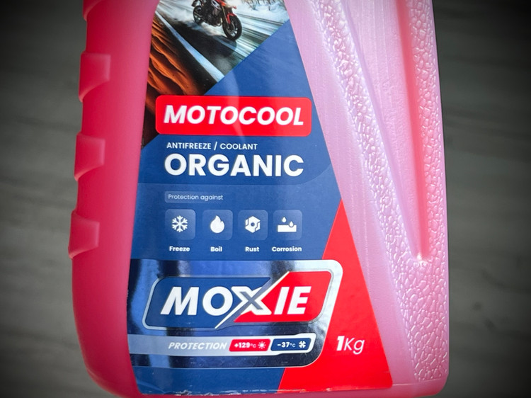 کولانت موکسی ضد یخ ضد جوش موتور سیکلت MOXIE / اصل کد 200997