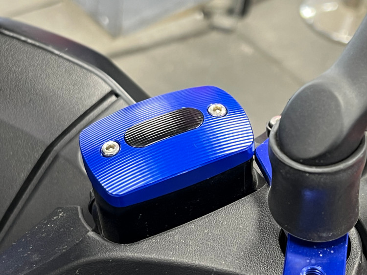 درب پمپ روغن ترمز اسپرت YAMAHA Xmax / Mt25 / R25 کد 000083