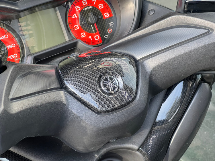 کربن وسط فرمان YAMAHA XMAX OLD FACE ساخت تایلند اصل کد 200598