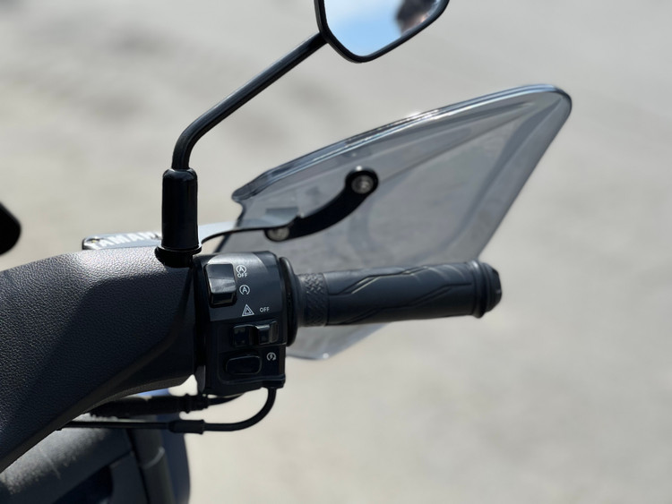 هندگارد / بادگیر دسته دودی Yamaha Nmax Aerox ساخت تایلند اصل کد ۰۰۰۰۷۳