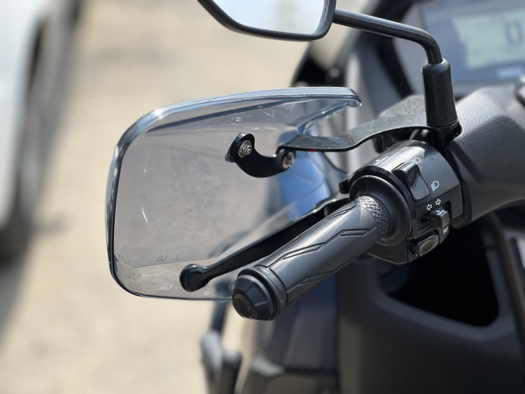 هندگارد / بادگیر دسته دودی Yamaha Nmax Aerox ساخت تایلند اصل کد ۰۰۰۰۷۳