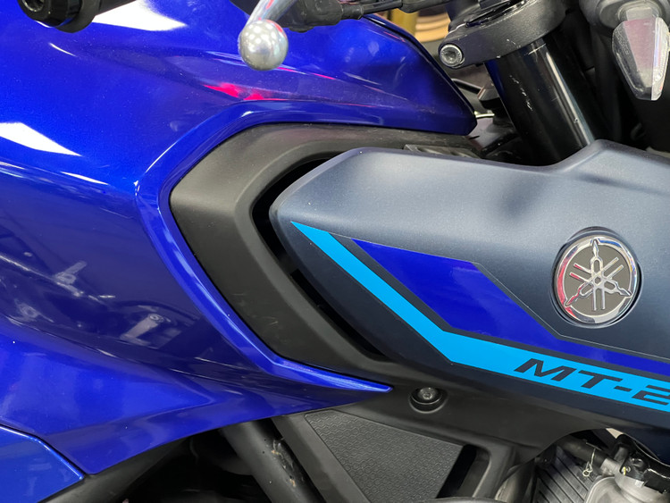 داکت بغل باک (لپی) سمت راست YAMAHA MT25 ساخت اندونزی اصل کد 200285