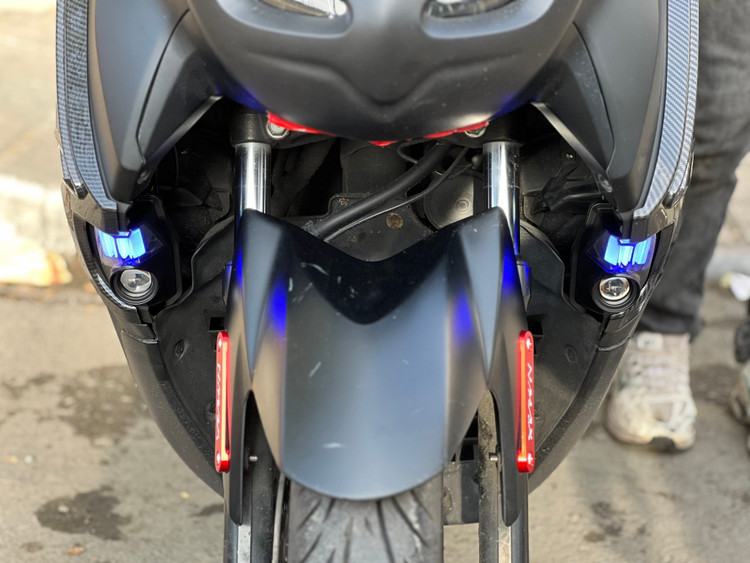 ست راهنما پرژکتور دار { آبی} YAMAHA Nmax 155 GMA / ساخت اندونزی اصل کد 200444