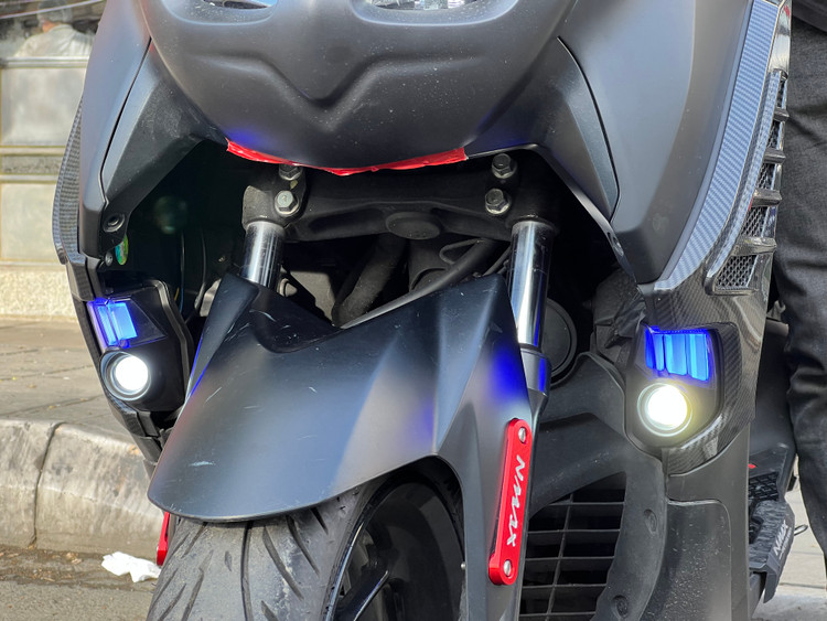 ست راهنما پرژکتور دار { آبی} YAMAHA Nmax 155 GMA / ساخت اندونزی اصل کد 200444