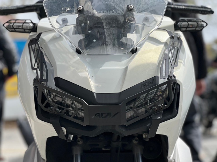 محافظ چراغ جلو فلزی HONDA ADV150 ADV160 کد 201117