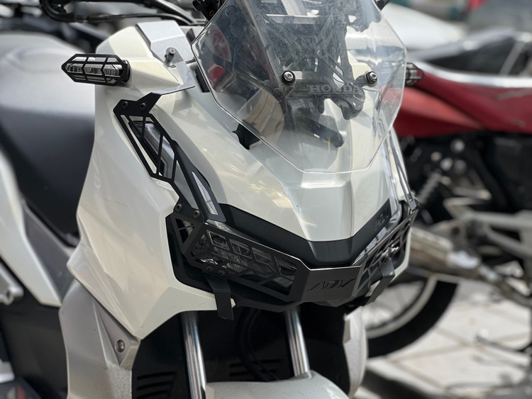 محافظ چراغ جلو فلزی HONDA ADV150 ADV160 کد 201117