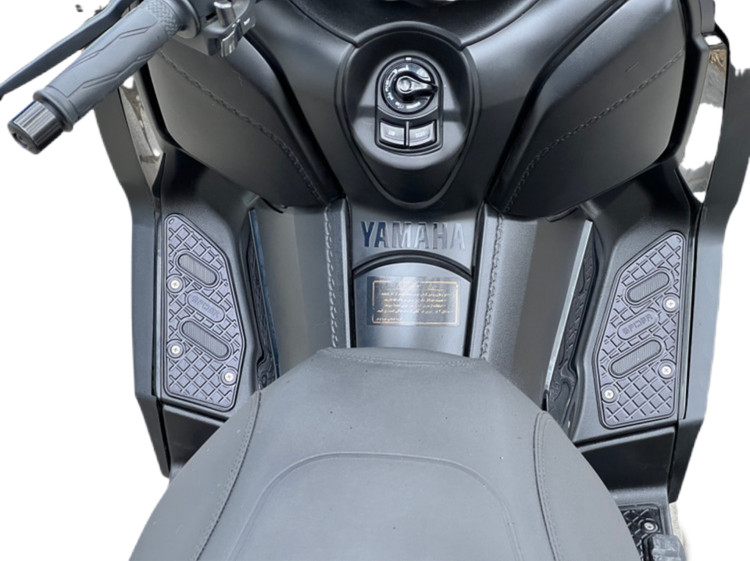 کف پایی اسپرت رنگ مشکی YAMAHA Xmax ساخت تایلند اصل کد ۰۰۰۱۴۴