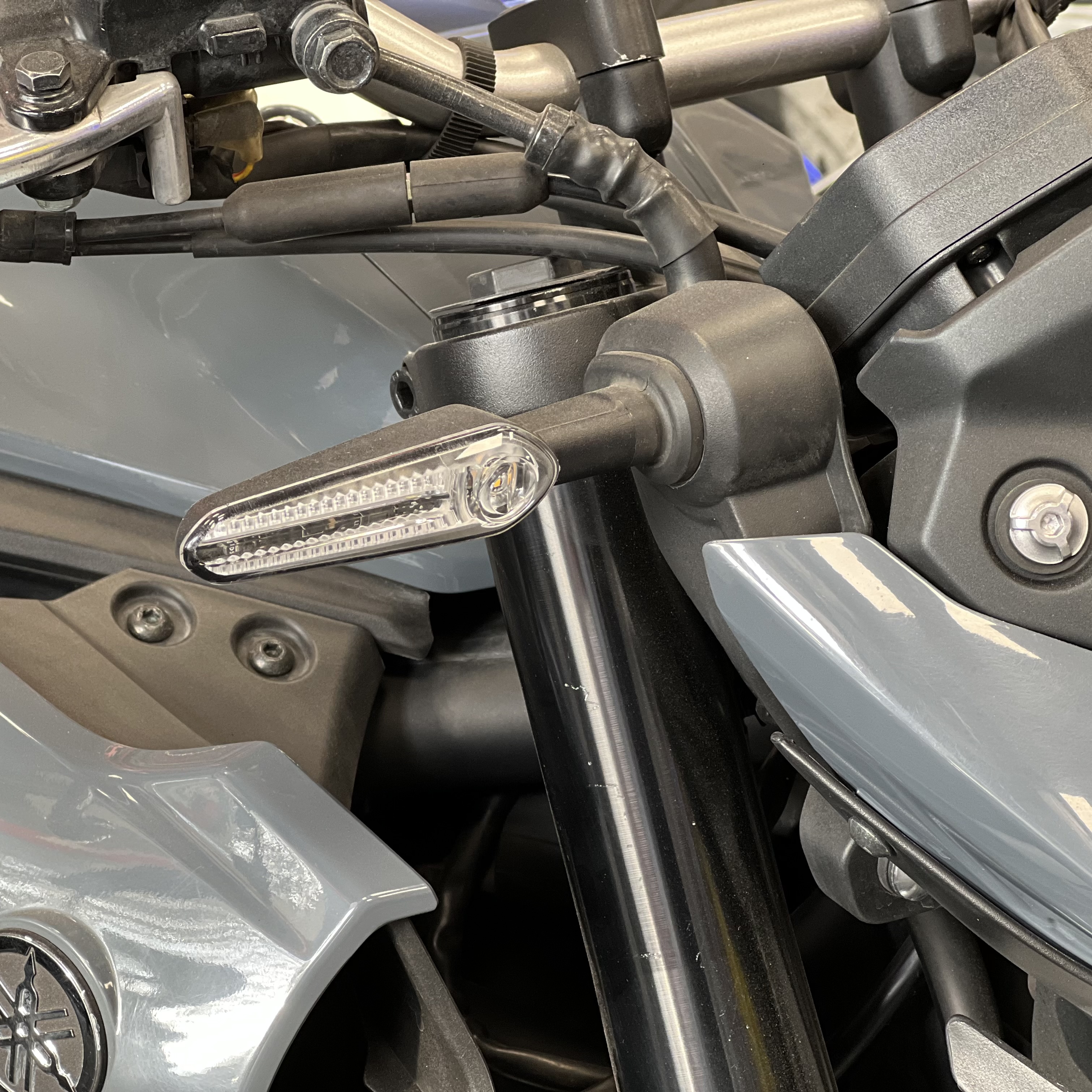 راهنما جلو سمت راست YAMAHA MT25 ساخت ویتنام اصل کد 200297