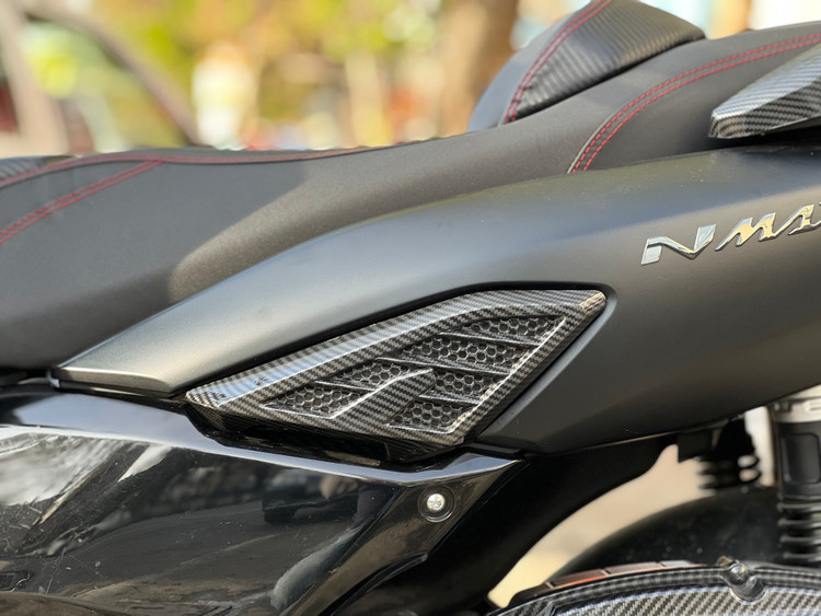 پروتکشن کربن بغل گیتاری / فلاپ زیر زین YAMAHA Nmax / کد کالا 000006