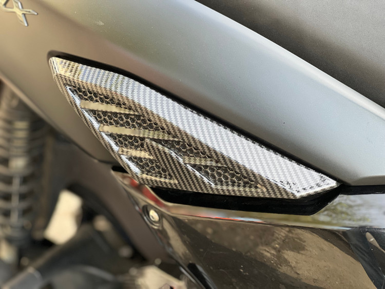 پروتکشن کربن بغل گیتاری / فلاپ زیر زین YAMAHA Nmax / کد کالا 000006