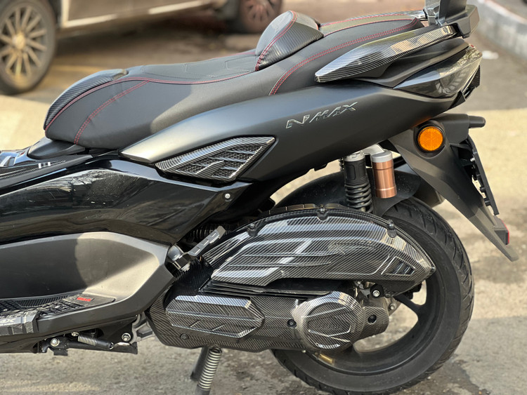 پروتکشن کربن بغل گیتاری / فلاپ زیر زین YAMAHA Nmax / کد کالا 000006
