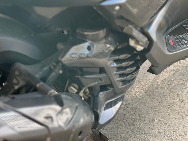 محافظ روی رادیات طرح کربن YAMAHA Nmax/Aerox 155 کد کالا 000039