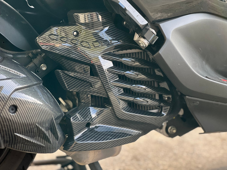 محافظ روی رادیات طرح کربن YAMAHA Nmax/Aerox 155 کد کالا 000039