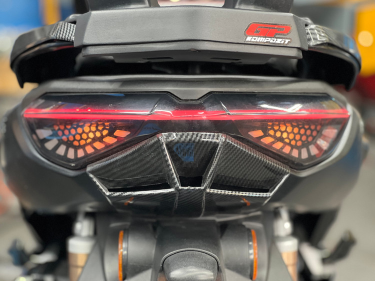 زیر چراغ کربن YAMAHA Nmax ساخت تایلند اصل کد 000005