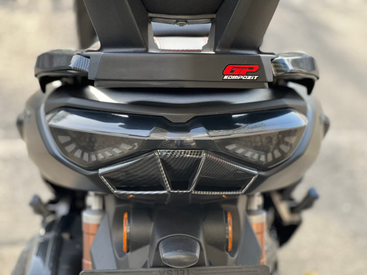 زیر چراغ کربن YAMAHA Nmax ساخت تایلند اصل کد 000005