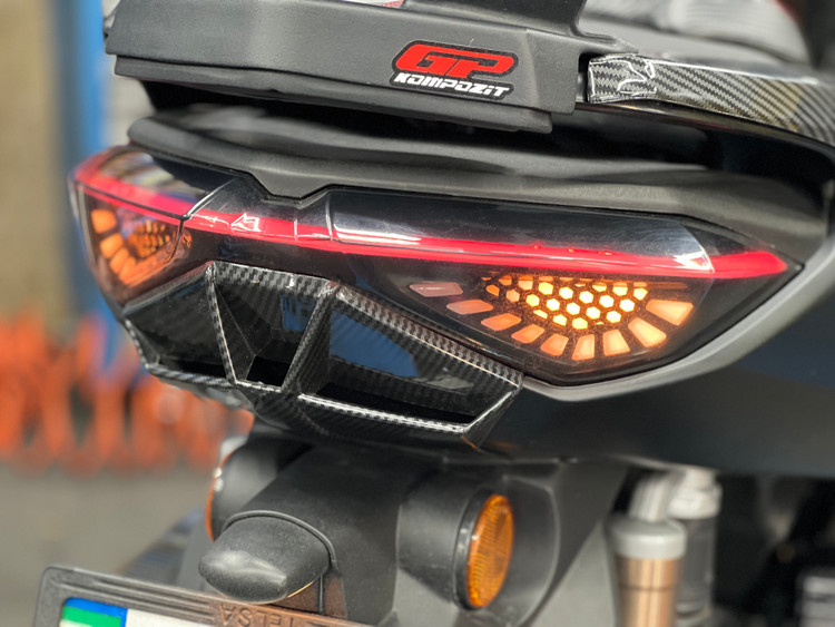 زیر چراغ کربن YAMAHA Nmax ساخت تایلند اصل کد 000005