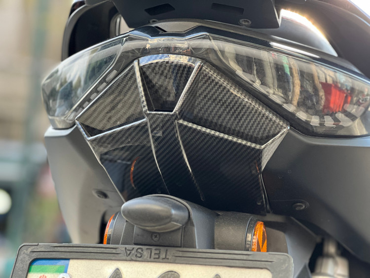 زیر چراغ کربن YAMAHA Nmax ساخت تایلند اصل کد 000005