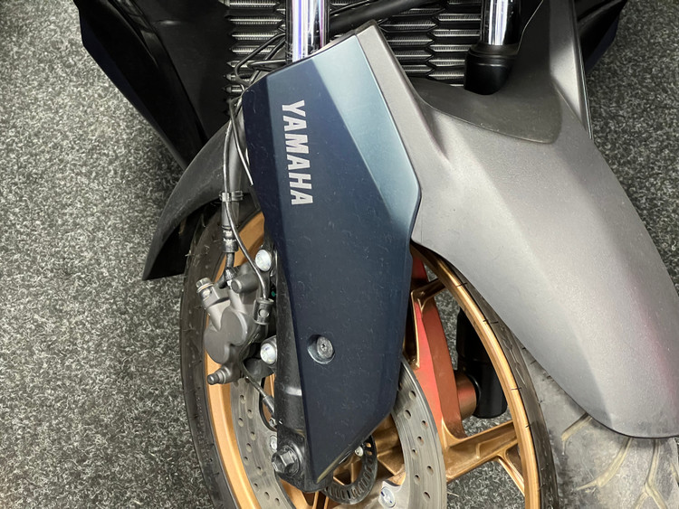 فلاپ بغل گلگیر راست یشمی YAMAHA Xmax New Face ساخت اندونزی اصل کد ۲۰۰۲۳۹
