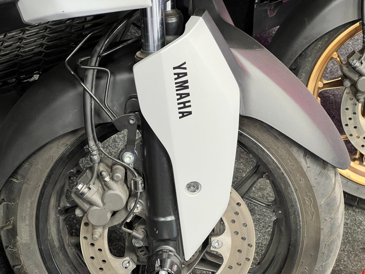 فلاپ بغل گلگیر سمت راست ناردو YAMAHA Xmax New Face ساخت اندونزی اصل کد ۲۰۰۲۲۴