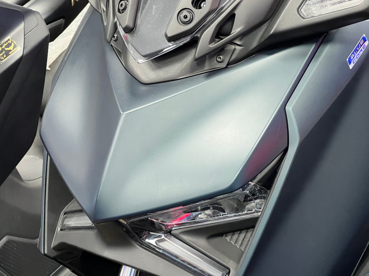 فلاپ بالا چراغ یشمی YAMAHA XmaX ساخت اندونزی اصل کد ۲۰۰۲۴۰
