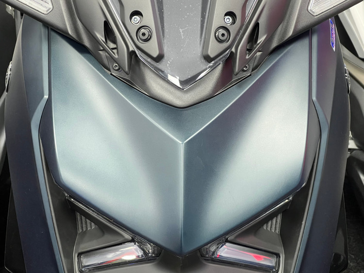 فلاپ بالا چراغ یشمی YAMAHA XmaX ساخت اندونزی اصل کد ۲۰۰۲۴۰