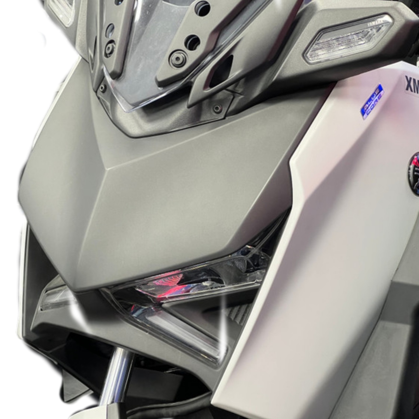 فلاپ بالا چراغ مشکی مات YAMAHA Xmax ساخت اندونزی اصل کد 200225