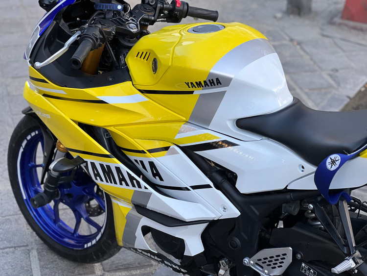 ست فلاپ کامل جشن 60 سالگی YAMAHA YZF‑R25 رنگ زرد آبی سفید Yellow & Speed Block livery