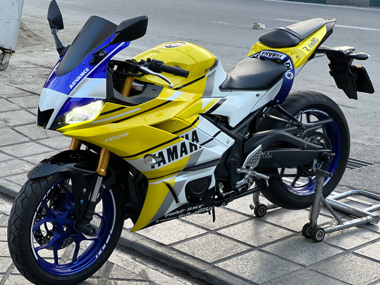 ست فلاپ کامل جشن 60 سالگی YAMAHA YZF‑R25 رنگ زرد آبی سفید Yellow & Speed Block livery