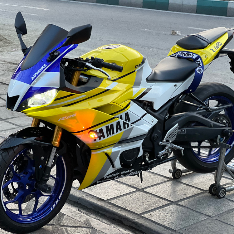 ست فلاپ کامل جشن 60 سالگی YAMAHA YZF‑R25 رنگ زرد آبی سفید Yellow & Speed Block livery