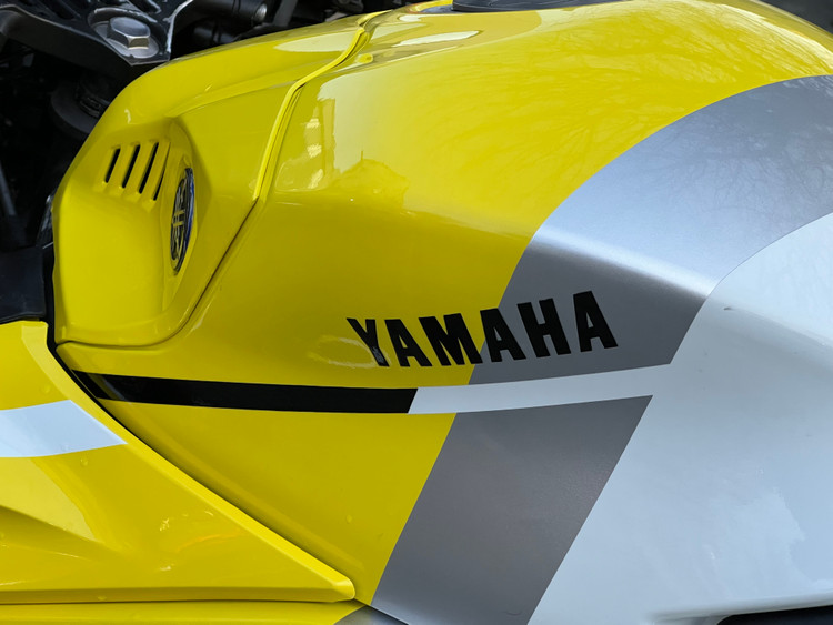 ست فلاپ کامل جشن 60 سالگی YAMAHA YZF‑R25 رنگ زرد آبی سفید Yellow & Speed Block livery