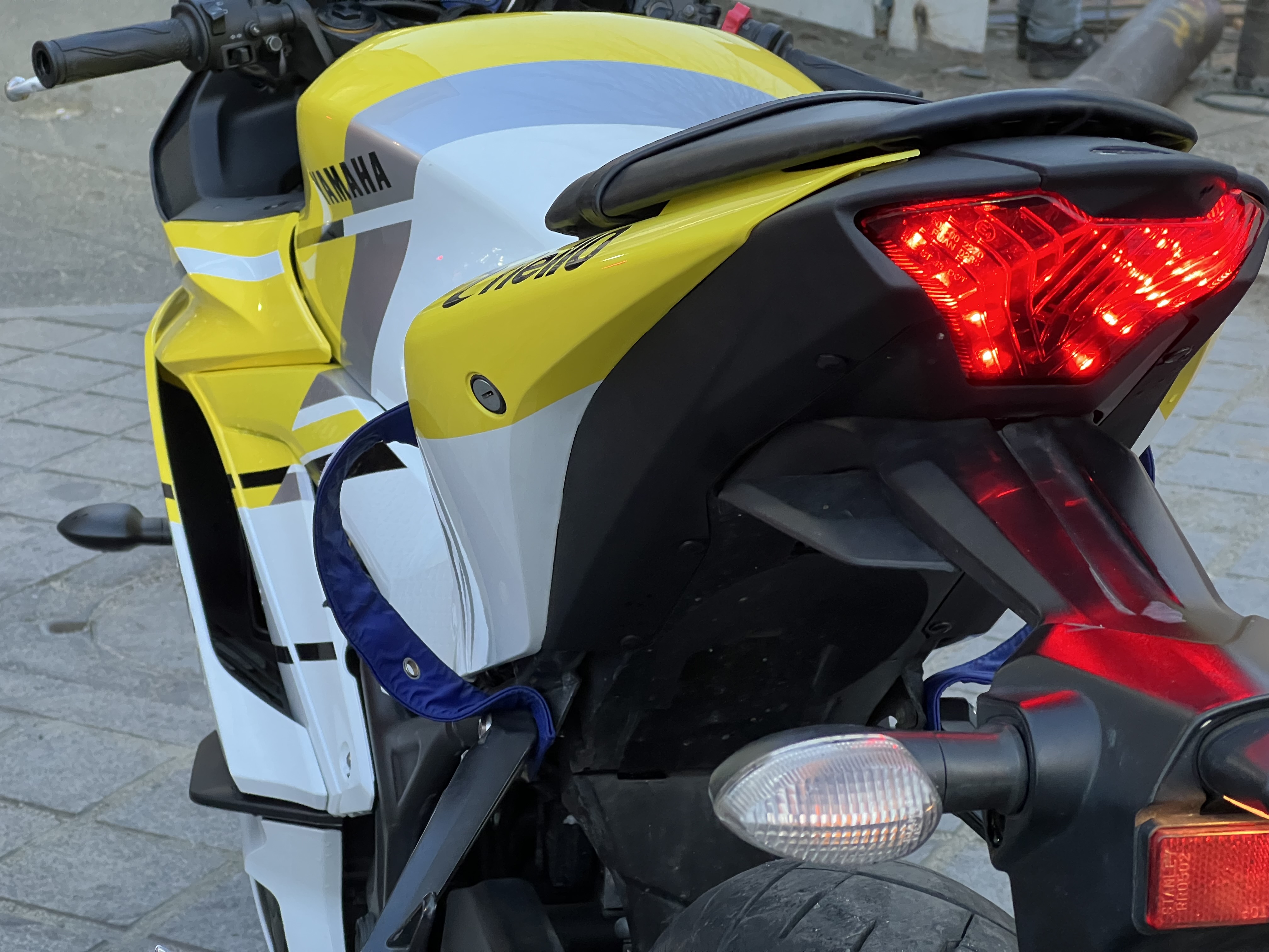 ست فلاپ کامل جشن 60 سالگی YAMAHA YZF‑R25 رنگ زرد آبی سفید Yellow & Speed Block livery
