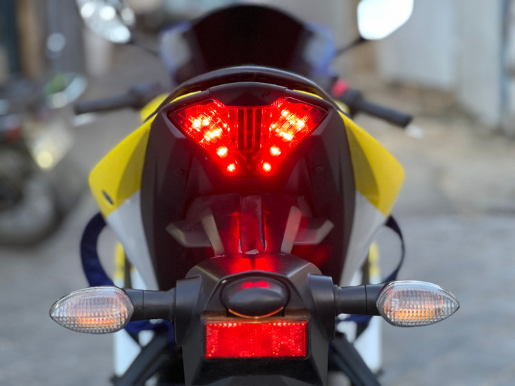 ست فلاپ کامل جشن 60 سالگی YAMAHA YZF‑R25 رنگ زرد آبی سفید Yellow & Speed Block livery