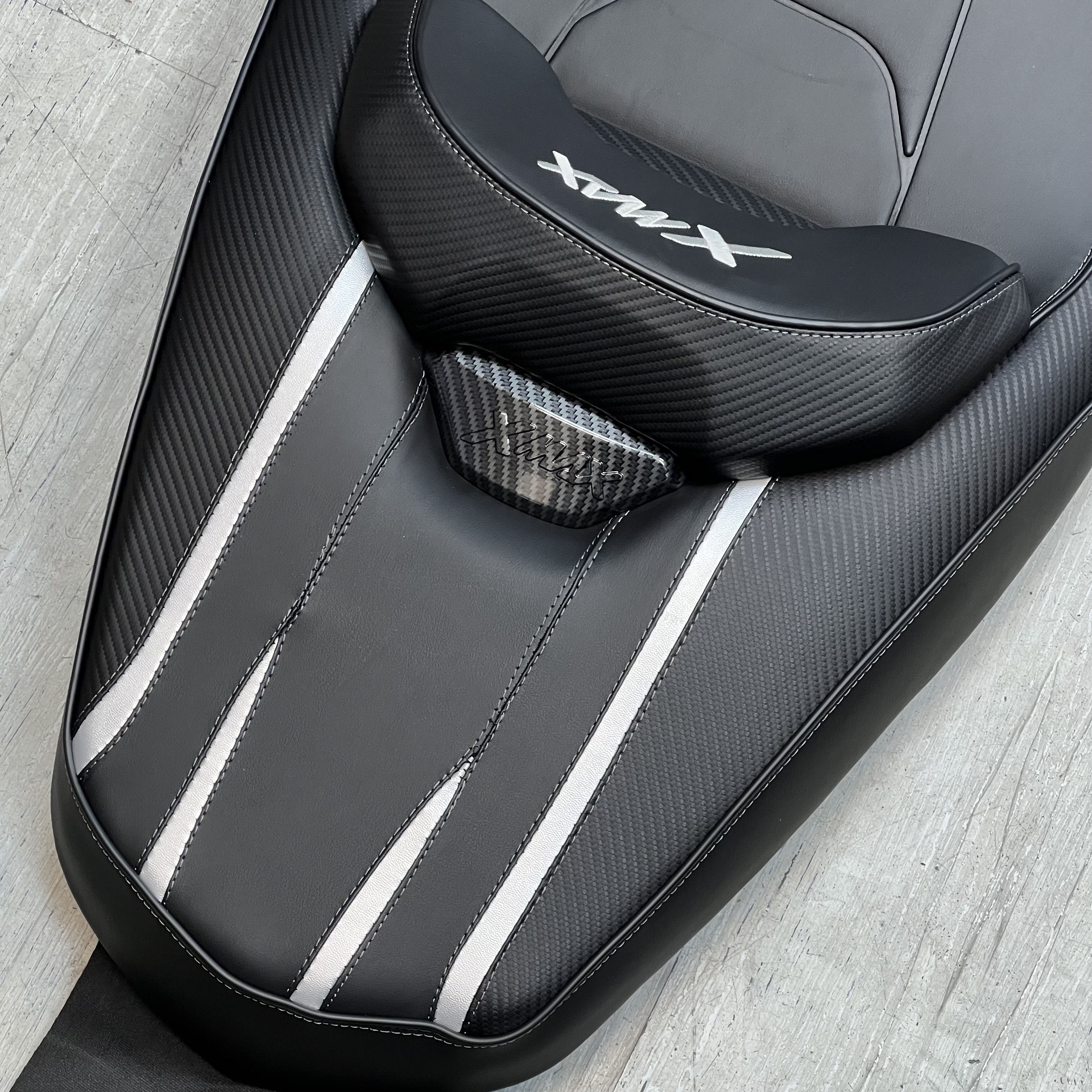 زین اسپرت (اسپشیال) در چهار رنگ YAMAHA Xmax NEW FACE