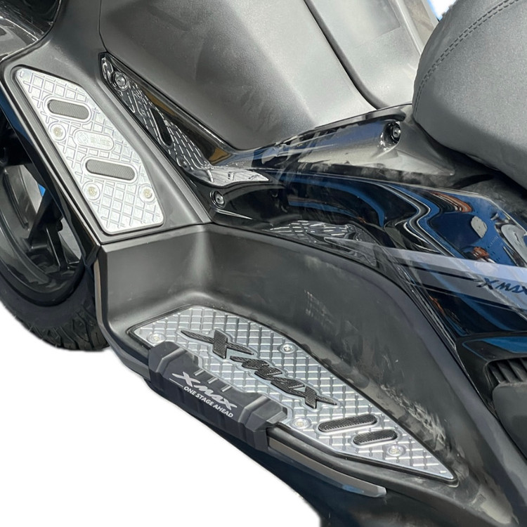 کف پایی اسپرت رنگ تیتانیوم YAMAHA Xmax ساخت تایلند اصل کد 201711