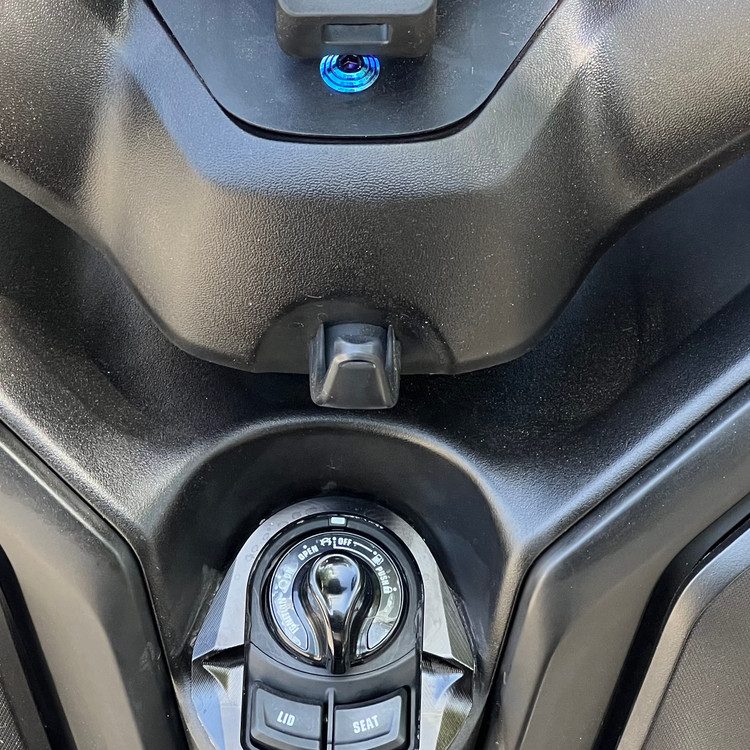 گیره خرید موتور مناسب YAMAHA Xmax / Nmax / Aerox کد ۲۰۰۴۹۳