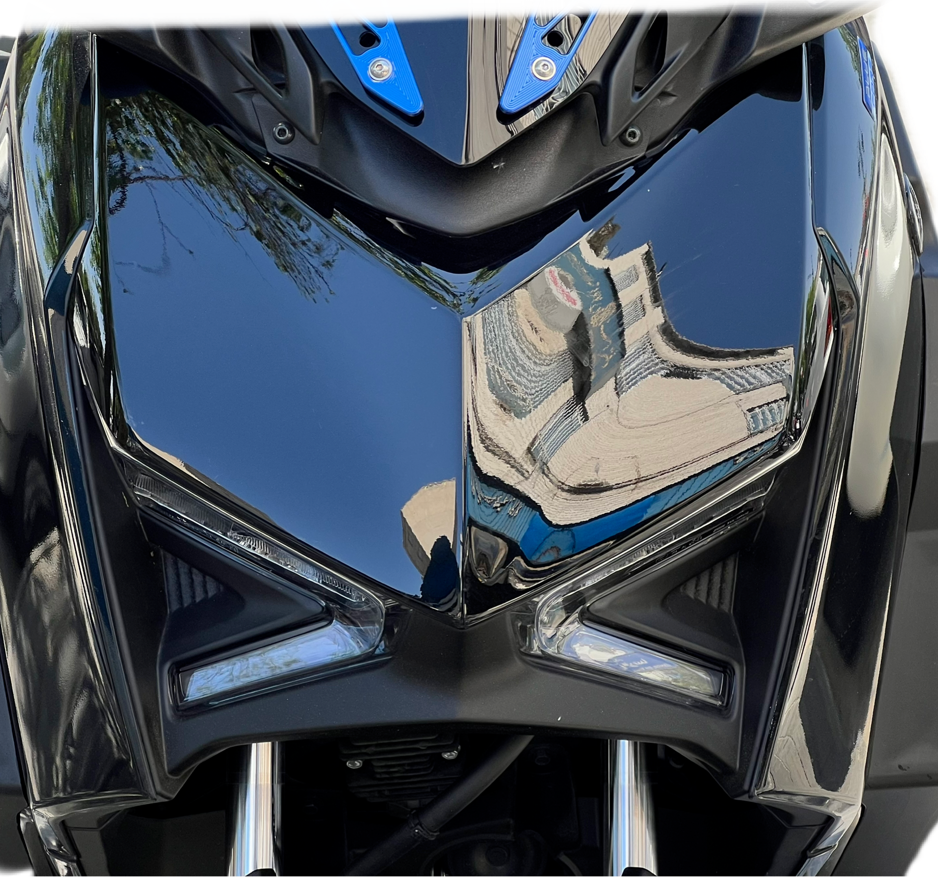 فلاپ بالا چراغ مشکی متالیک YAMAHA Xmax New Face ساخت اندونزی اصل / کد 200215
