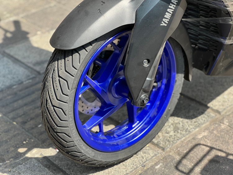 رینگ چرخ جلو ابی YAMAHA Xmax ساخت اندونزی اصل