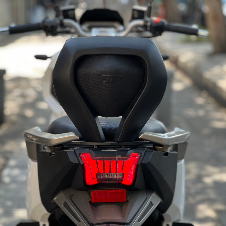 پشت زین هاسکی GP KOMPOZIT Sym ADV175 تکیه گاه ترکنشین ساخت ترکیه اصل ۰۰۰۱۹۲ ۲۰۱۴۵۴