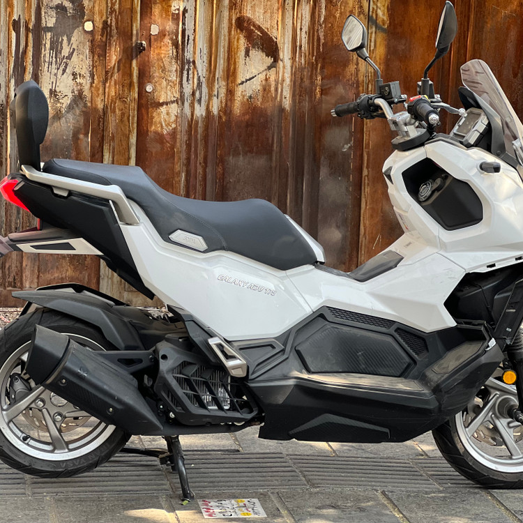 پشت زین هاسکی GP KOMPOZIT Sym ADV175 تکیه گاه ترکنشین ساخت ترکیه اصل ۰۰۰۱۹۲ ۲۰۱۴۵۴