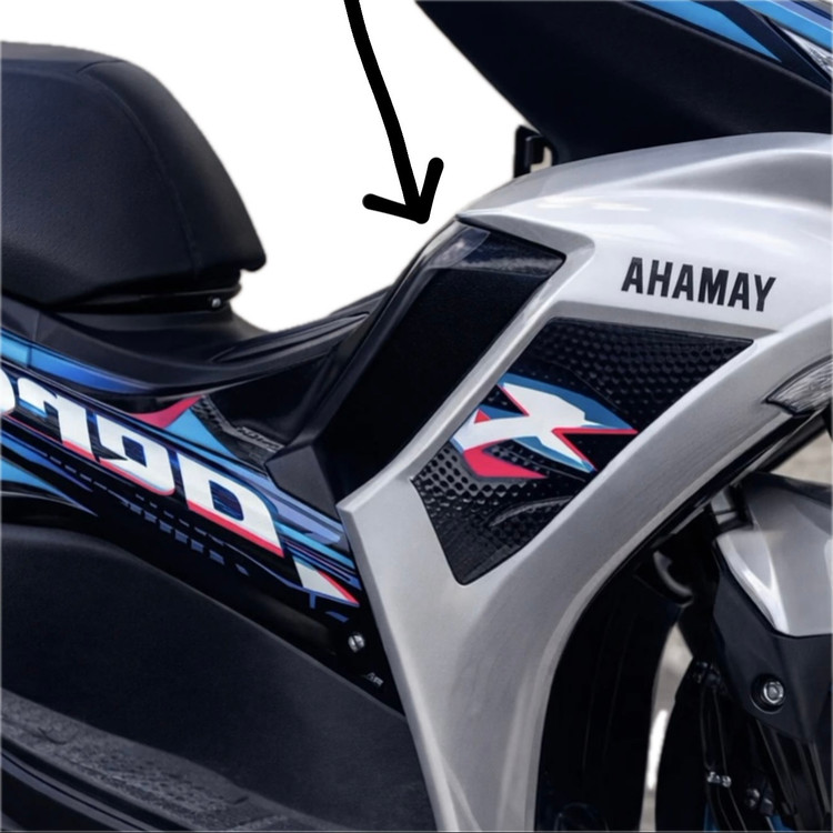 فلاپ لچکی بغل چراغ سمت راست YAMAHA Aerox مشکی متالیک ساخت اندونزی اصل کد 202212
