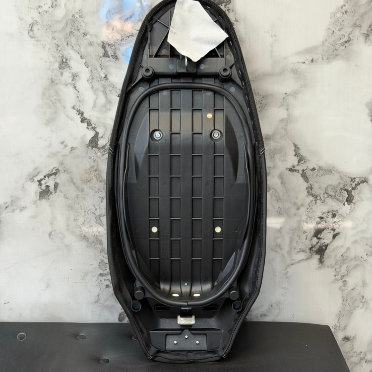 زین اسپرت اسپیشیال استیل YAMAHA Nmax Turbo کد 000198