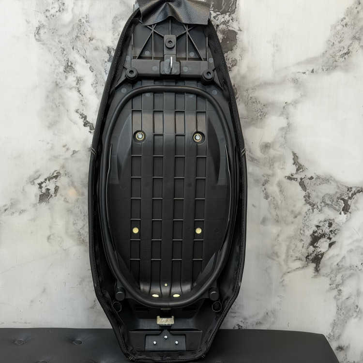 زین اسپرت اسپیشیال استیل YAMAHA Nmax Turbo کد 000198