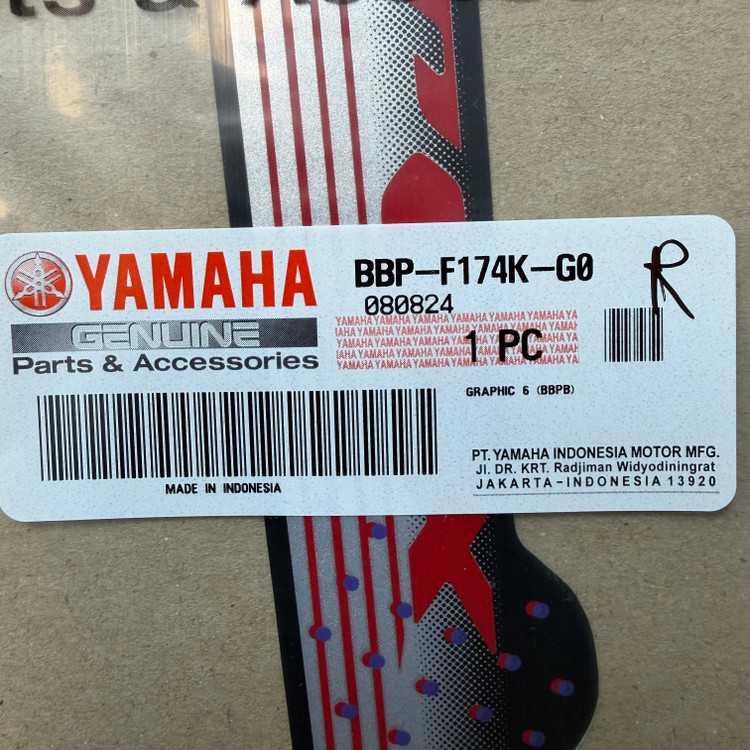 برچسب / استیکر روی گیتاری عقب مشکی سمت راست YAMAHA Aerox / ساخت اندونزی اصل کد 200039