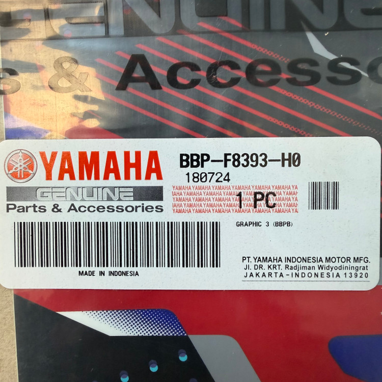 برچسب / استیکر فلاپ بغل چراغ چپ نقره ای YAMAHA Aerox / ساخت اندونزی اصل کد 200418