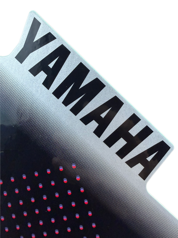 برچسب / استیکر فلاپ بغل چراغ چپ نقره ای YAMAHA Aerox / ساخت اندونزی اصل کد 200418