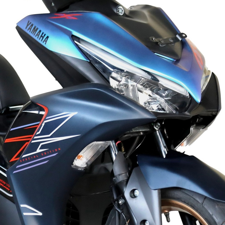 برچسب / استیکر بغل چراغ سمت راست هفت رنگ YAMAHA Aerox / ساخت اندونزی اصل کد 200047