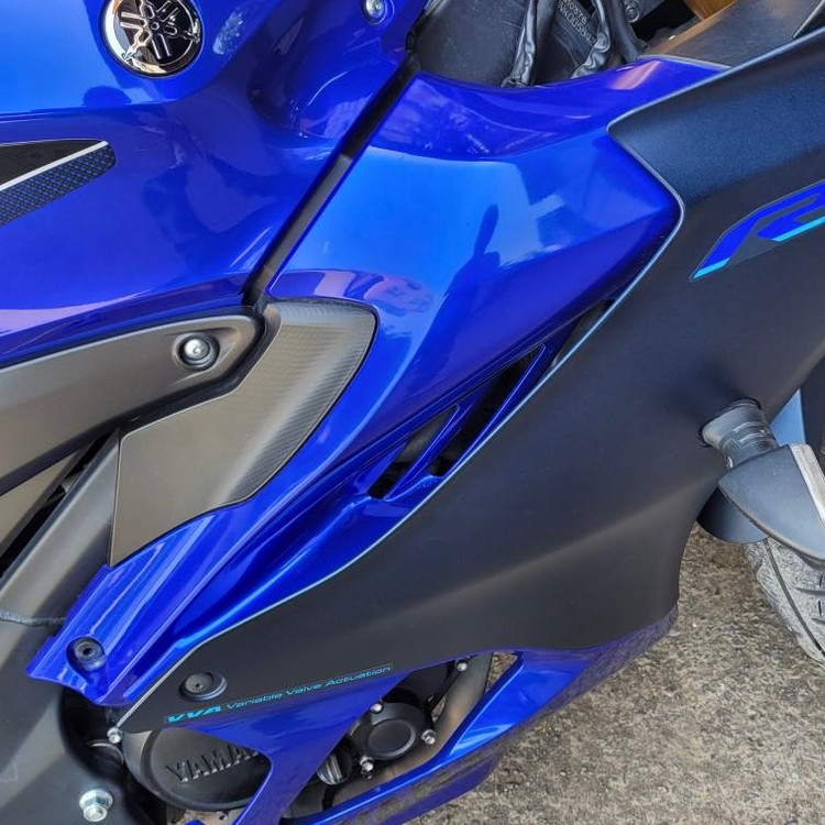فلاپ زیر فلاپ راهنما راست YAMAHA R15 V4 ابی ساخت اندونزی اصل کد 201980