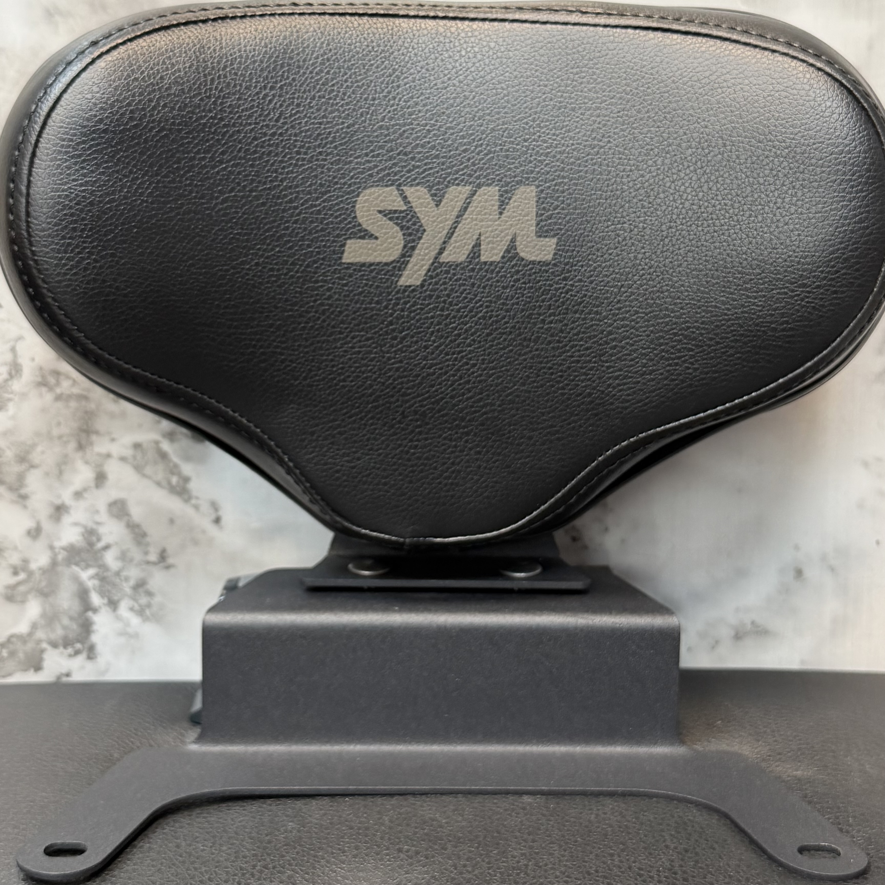 پشت زین ثابت مدل قلبی هاسکی Sym ADV 175 کد 201426