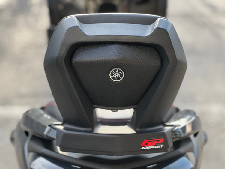 پشت زین /تکیه گاه ترکنشین Yamaha Nmax مناسب اتاق قدیم (1) اصل کد 000016