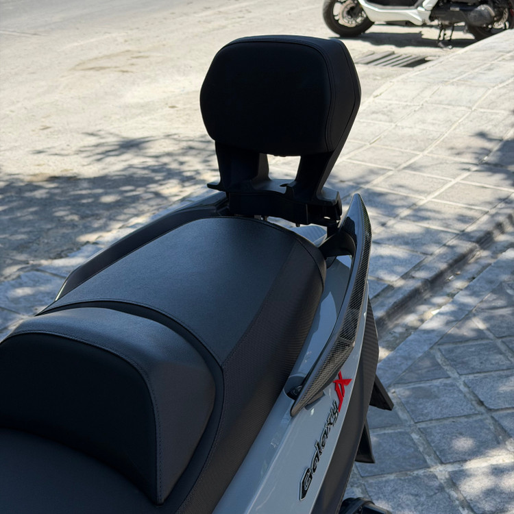 پشت زین / تکیه گاه سرنشین جویمکس Sym Joymax GP کد 000016